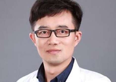 袁呂榮雙眼皮修復(fù)怎么樣？并且先后去多家醫(yī)院進(jìn)行了深造