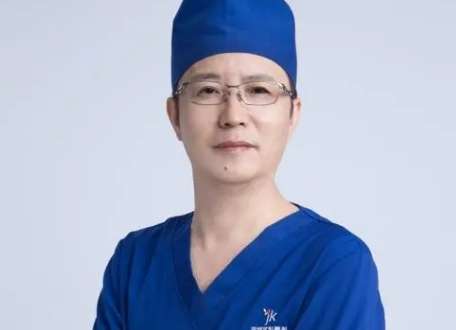 深圳劉主任雙眼皮醫(yī)生怎么樣？從業(yè)期間對(duì)精細(xì)化整形有深入的研究