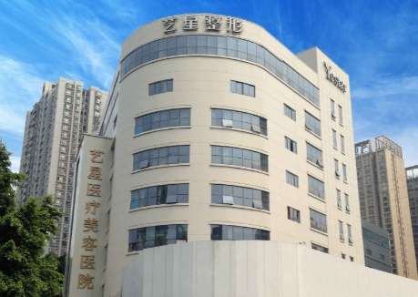 重慶藝星醫(yī)院整形美容怎么樣？院內由多位醫(yī)生組成了一支實力比較強勁的醫(yī)生團隊