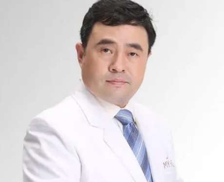 李高峰雙眼皮醫(yī)院怎么樣？作為一名博士生還是碩士生研究生，多次到多個(gè)國(guó)家進(jìn)修學(xué)習(xí)