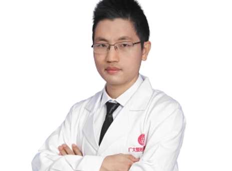 中國頜面整形專家排名分享！何錦泉醫(yī)生擅長的手術(shù)比較多，在頜面整形上有自己的看法