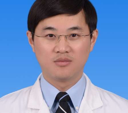 謝玉峰去口腔醫(yī)院了嗎？在牙周科進(jìn)行坐診，是一名主任醫(yī)生