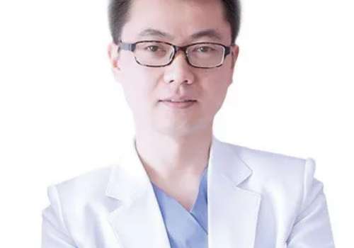 整形醫(yī)生陳秋思怎么樣？具備很高的美學(xué)素養(yǎng)，擅長去眼袋等面部整形手術(shù)