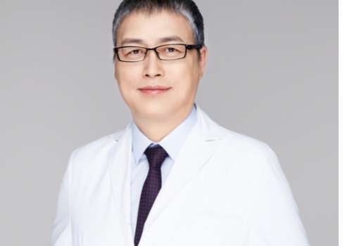 張建文雙眼皮醫(yī)生怎么樣？對于眼部整形有很深的造詣，設(shè)計出不同的風(fēng)格