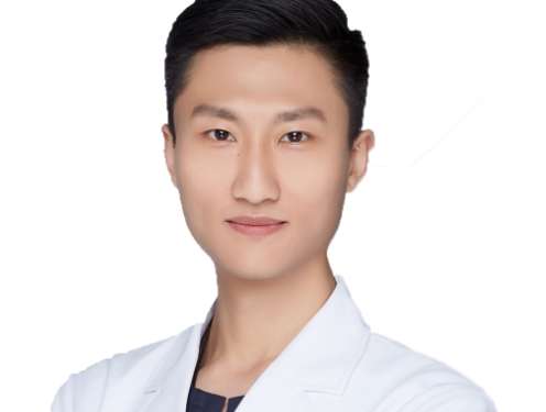 馮楠口腔醫(yī)生的信息！在口腔領(lǐng)域中掌握著扎實的理論基礎(chǔ)，畢業(yè)于佳木斯大學(xué)口腔醫(yī)學(xué)院