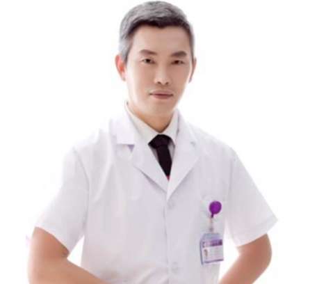 李英春脂肪隆胸怎么樣？是燒傷整形科的主任醫(yī)師，也是一名副教授