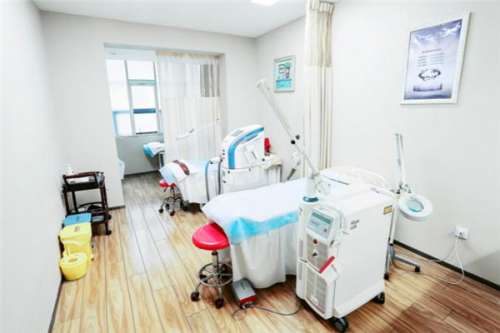西安逆時光醫(yī)療美容門診部肋軟骨隆鼻費用標(biāo)準(zhǔn)?續(xù)銳|傅先軍|王璐醫(yī)生水平測評