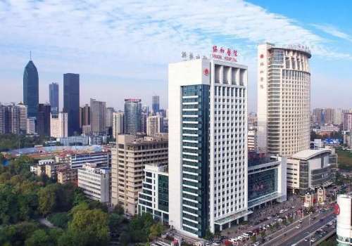 武漢協(xié)和醫(yī)院隆胸怎么樣？醫(yī)生名單與全新價格表